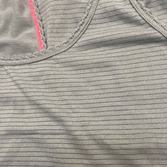 Lululemon tank top size 2-4 - Picture 6 of 8